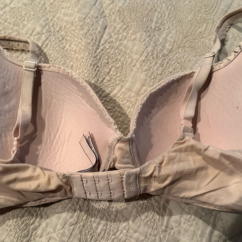 Victoria's Secret Cream T-Shirt Bra with Underwire Support- Size-36c - Picture 2 of 5